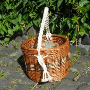 Henkelkorb aus geschälten Weiden mit Baumwollhenkel