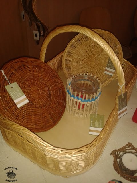 Serviertablett mit Henkel und eingearbeiteten Griffen