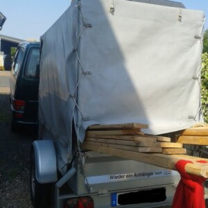 Gespann fertig für die Anreise zum Mittelaltermarkt Alles Verladen für den Mittelaltermarkt. Anhänger ist voll.