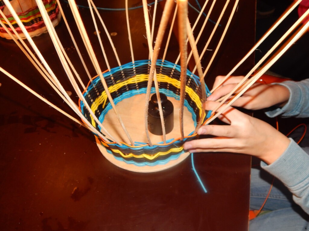 Flechtkurs beim Kindergeburtstag