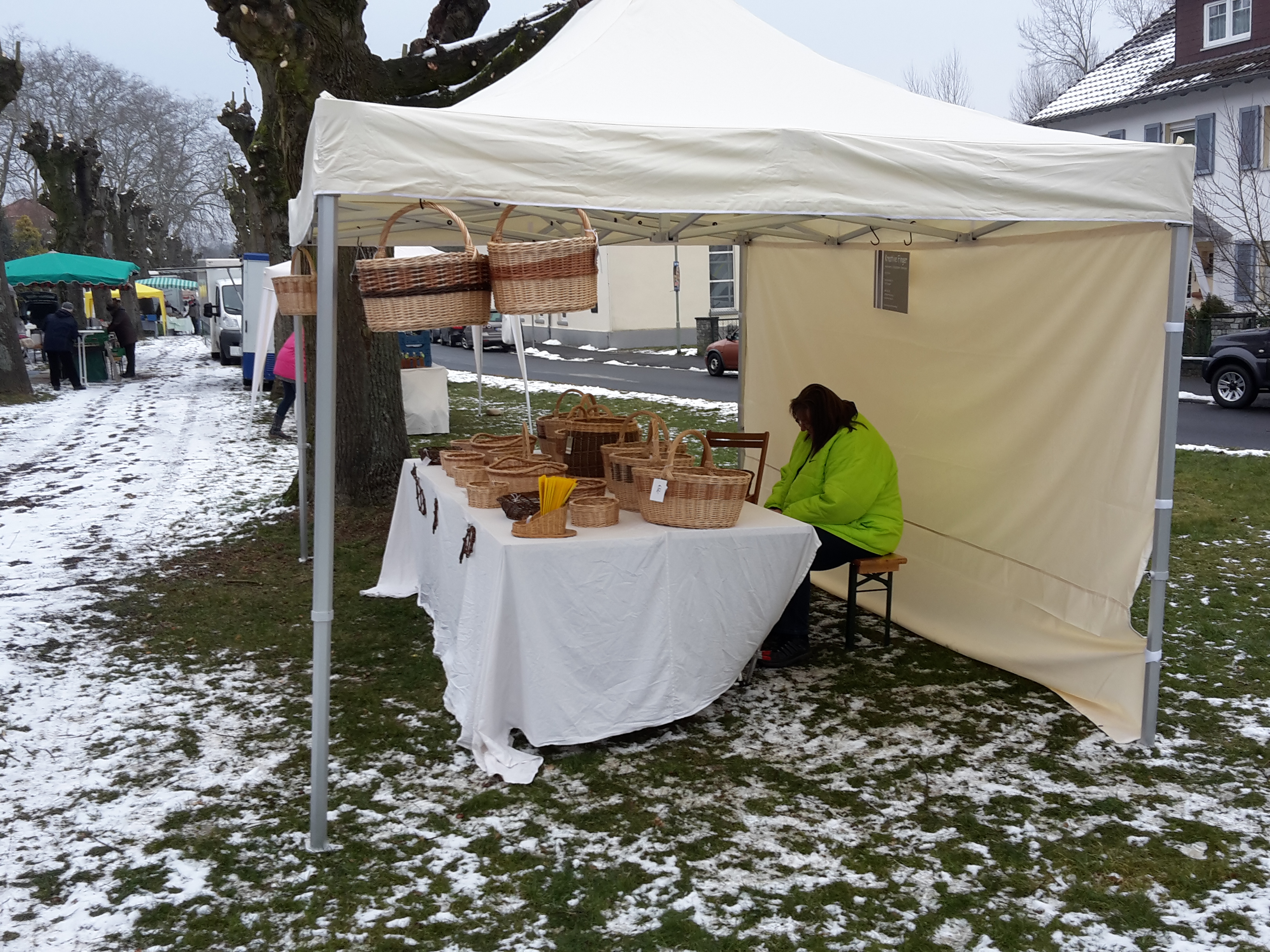 Es ist kalt beim ersten Bauernmarkt in Bad Salzhausen