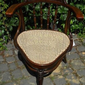 Dreieckstuhl, Sitzgeflecht, Kundenauftrag J. Kohn mit neuem Sitzgeflecht