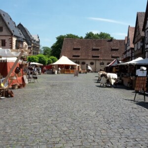 Schloßplatz Büdingen - Die Ruhe vor dem Sturm Schloßplatz Büdingen - Die Ruhe vor dem Sturm