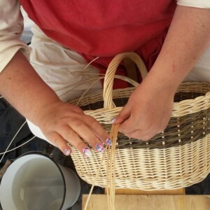 Vorführendes Handwerk - Henkel fertigstellen Vorführendes Handwerk - Henkel fertigstellen