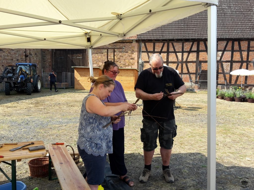 Leder trifft Weide - Flechtkurs beim Ranstädter Tag 2018