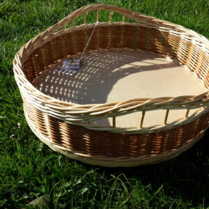Tablett, Holzboden, rund aus geschälter brauner und weißer Weide 20190407_094616