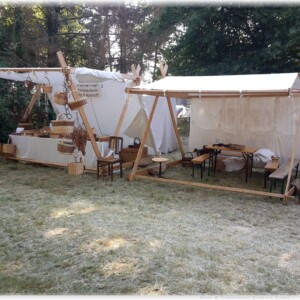 Mittelaltermarkt Himbach - Marktzelt und Flechtzelt aufgebaut Mittelaltermarkt Himbach - Marktzelt und Flechtzelt aufgebaut