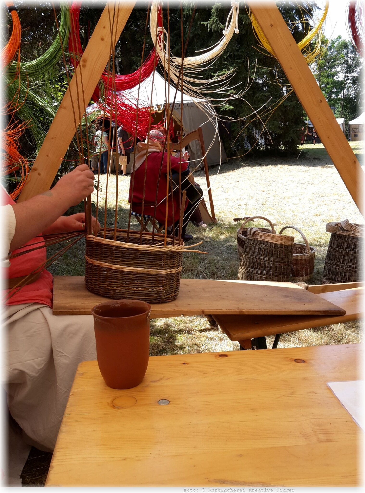 Flechtvorführung auf dem Himacher Mittelaltermarkt