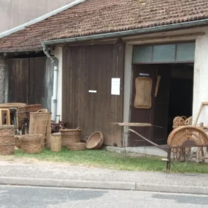 Museum für Korbwaren mit viel Feinflechterei RENCONTRES AUTOUR DU SAULE – MARCHÉ VANNIER (Bouxurulles) 2022