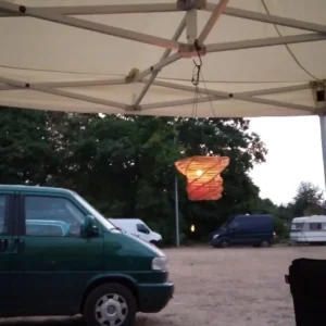 Dann nach dem Aufbau den Abend in Ruhe ausklingen lassen Mittelaltermarkt und neuzeitlicher Luxus