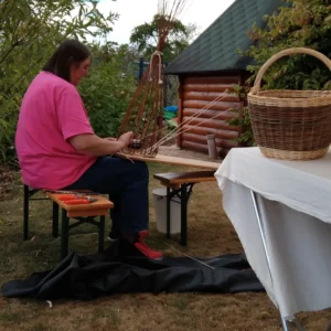 Marktstand zum Tag der Regionen am 9. September 2022 in Butzbach Fauerbach - Birkenhofcafe Tag der Regionen-Flechtvorführung