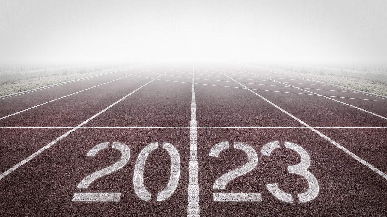 Tartanbahn mit Bahnbezeichnung 2023