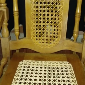 Sitzfläche aus Cotton-Flechtband bei einem Schaukelstuhl Kundenauftrag: Sitzfläche Schaukelstuhl ersetzen