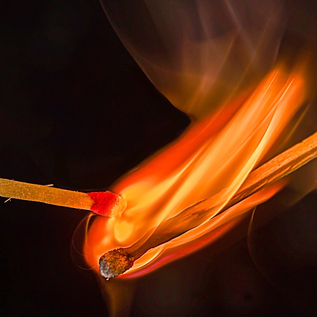 Streichholz, Flamme, anzünden