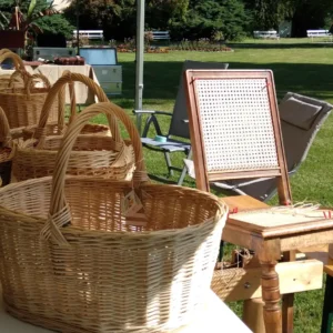Vorführendes Handwerk Stuhlgeflecht mit Cottonflechtband