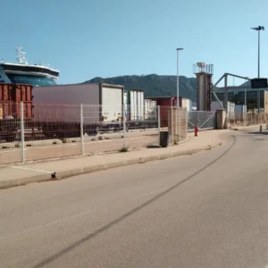 Warten auf das Boarding im Hafen von Porto Vecchio - Pascal Lota