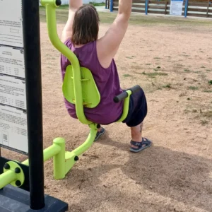 Katja auf einem Fitnessgerät in Erba Rossa