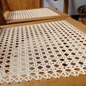 Kundenauftrag Stuhlgeflecht Geflochtene Sitzflächen mit Cotton-Flechtband