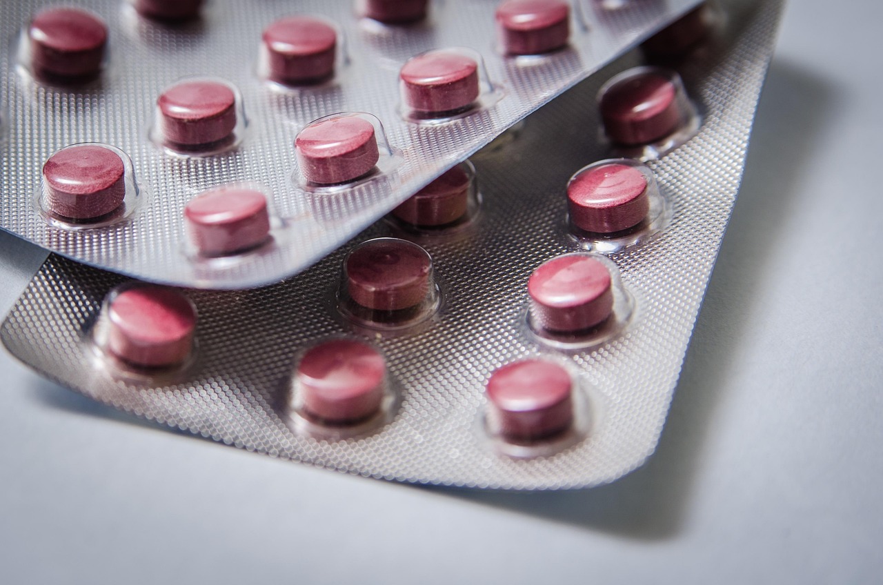 Rote Tabletten in Blister