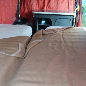 Busumbau Bett im Bus